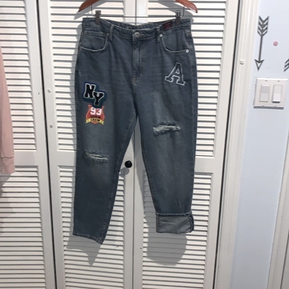 No Boundaries Mom Jeans distressed with patches Size 15 - Picture 8 of 8
